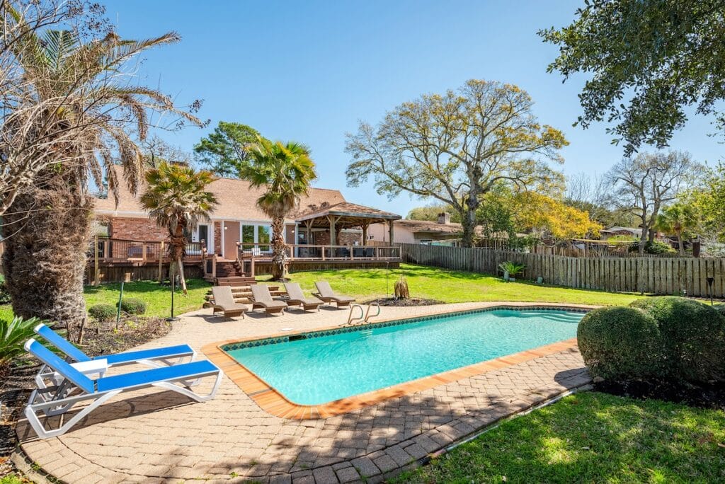 12 Airbnb Listing Tips to Boost Bookings & Revenue — A Levi Homes Guide 7 bayfront 40 FEATURE