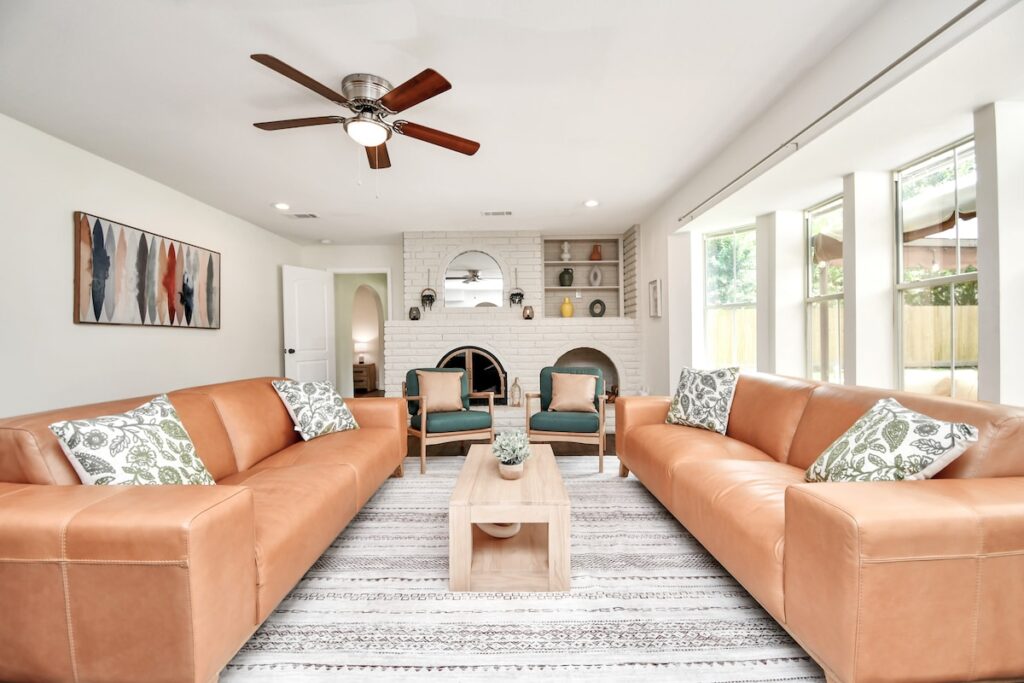 Top 6 Vacation Homes in Houston – Curated by Levi Homes Superhosts 7 sweet spring vacation gameroom pool tiki bar 1 1