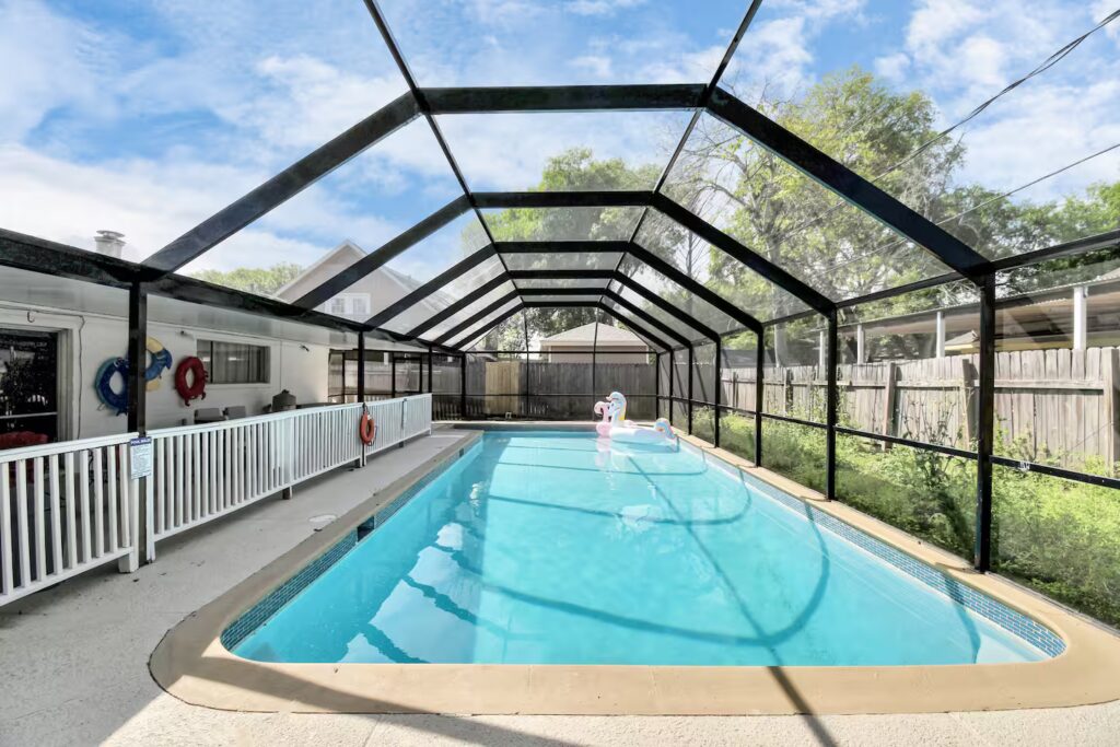 Top 6 Vacation Homes in Houston – Curated by Levi Homes Superhosts 8 The Pool House Retreat Houston Chinatown 1